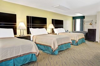 howard johnson by wyndham houston heights downtown