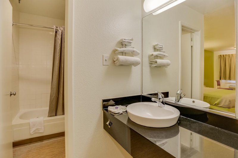 red roof inn houston jersey village