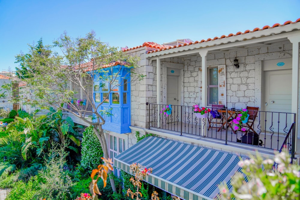 alacati marina palace otel