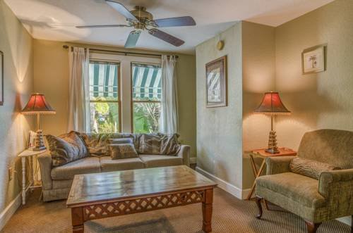 peninsula bed and cocktails