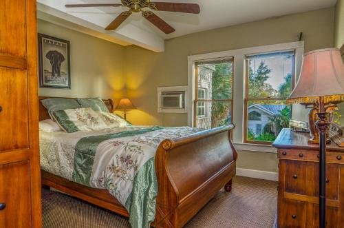 peninsula bed and cocktails