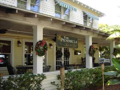 peninsula bed and cocktails