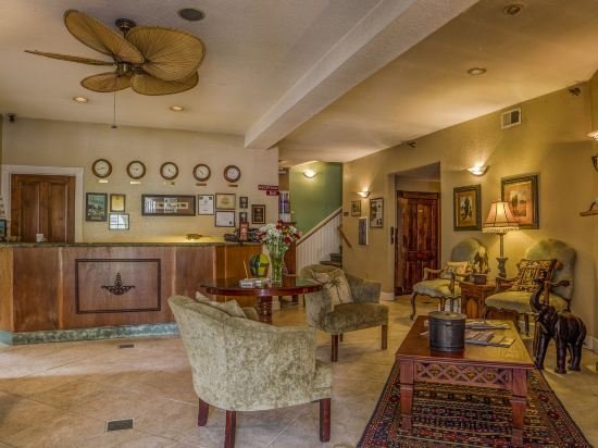 peninsula bed and cocktails