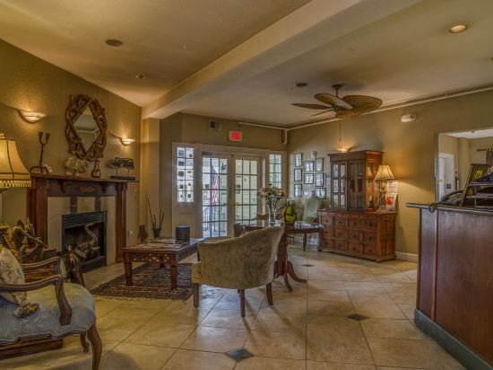 peninsula bed and cocktails