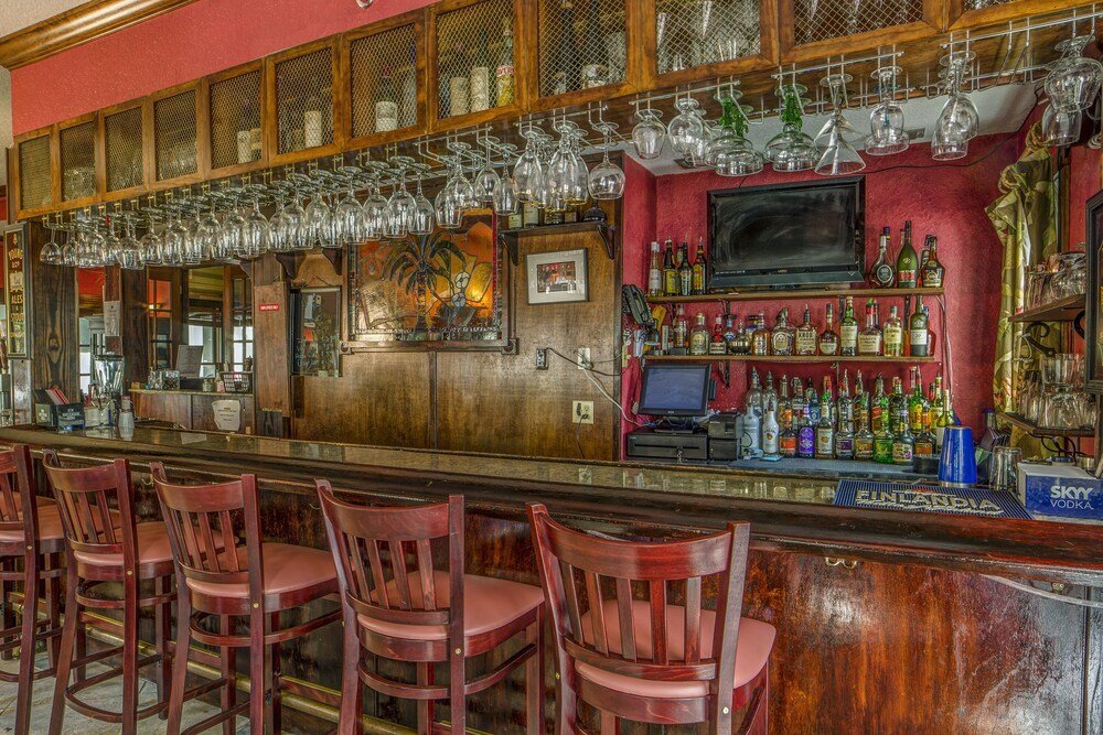 peninsula bed and cocktails