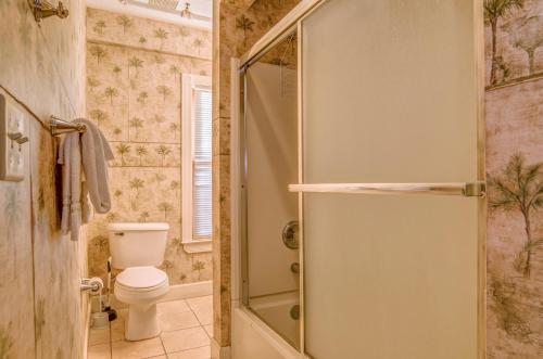 peninsula bed and cocktails