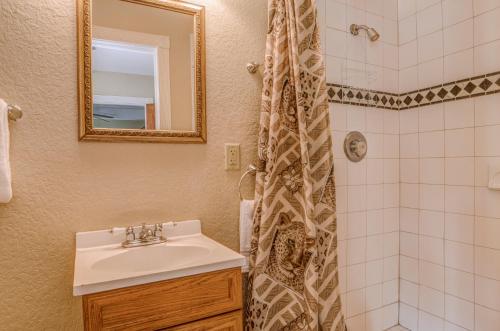 peninsula bed and cocktails