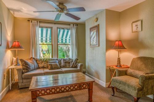 peninsula bed and cocktails