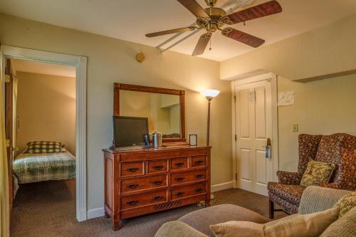 peninsula bed and cocktails