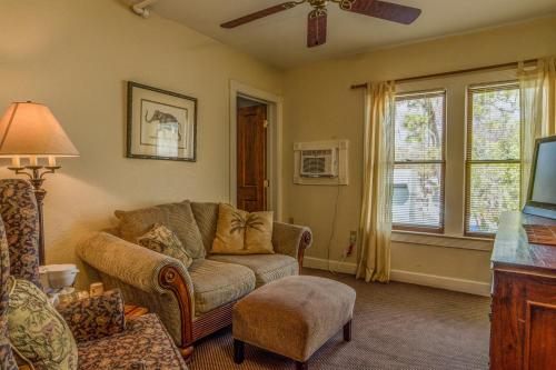 peninsula bed and cocktails