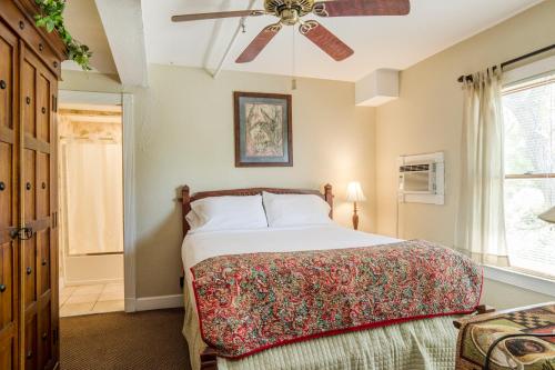 peninsula bed and cocktails