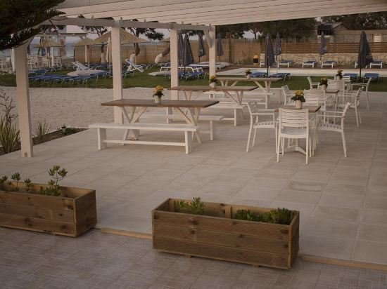 enorme teatro beach resort