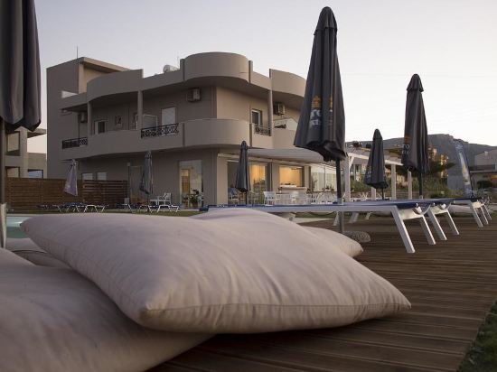 enorme teatro beach resort