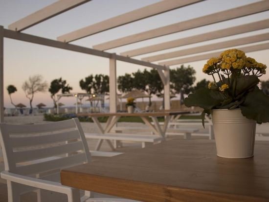 enorme teatro beach resort