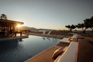 enorme teatro beach resort