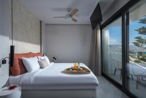 enorme teatro beach resort
