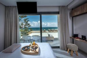 enorme teatro beach resort