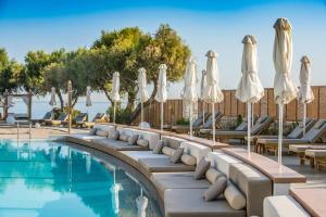 enorme teatro beach resort