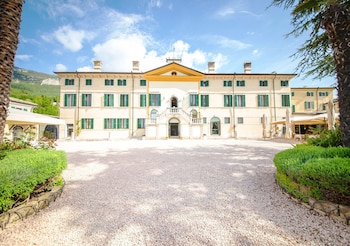 Hotel Villa Cariola,Garda>>Caprino Veronese,4 star