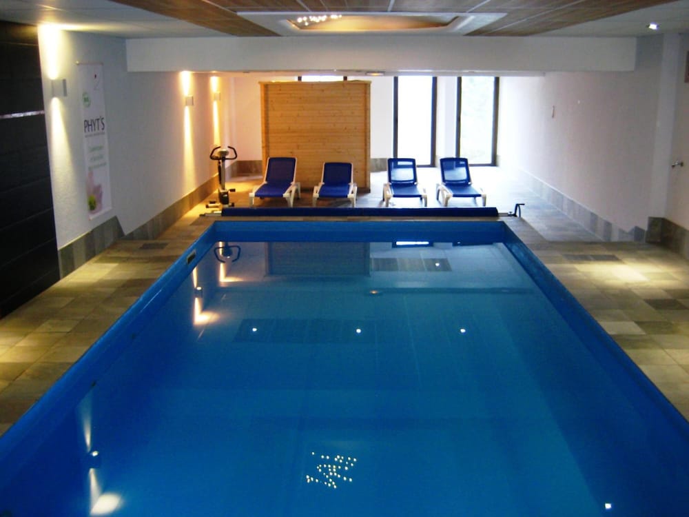 logis hotel restaurant aux trois roses