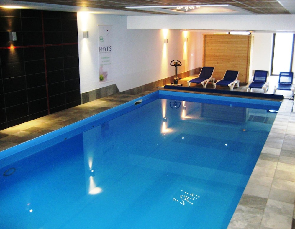 logis hotel restaurant aux trois roses