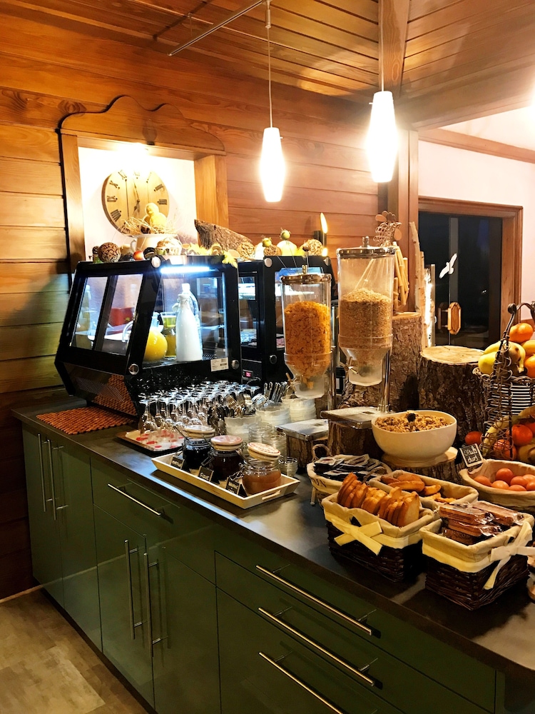 logis hotel restaurant aux trois roses