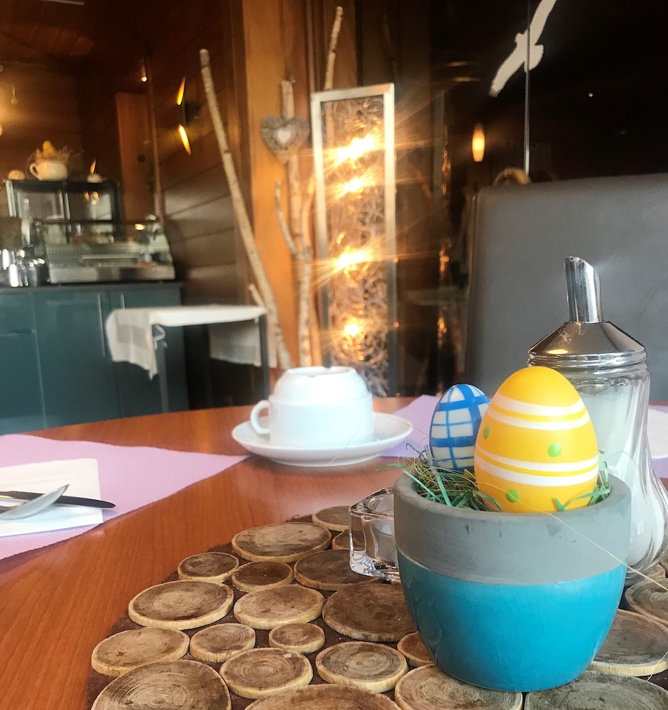 logis hotel restaurant aux trois roses