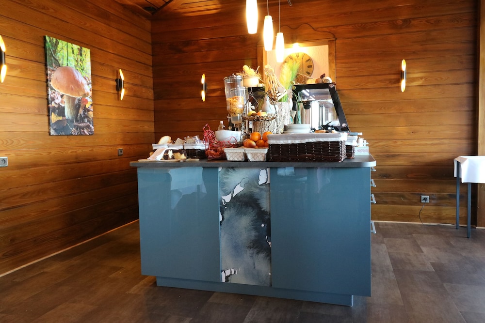 logis hotel restaurant aux trois roses