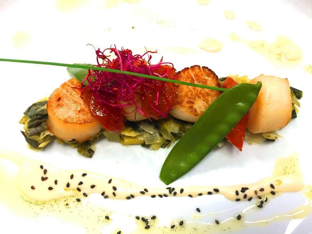 logis hotel restaurant aux trois roses