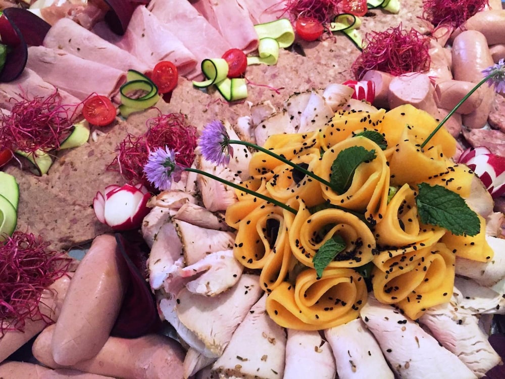 logis hotel restaurant aux trois roses