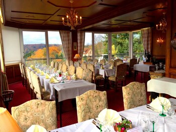 logis hotel restaurant aux trois roses