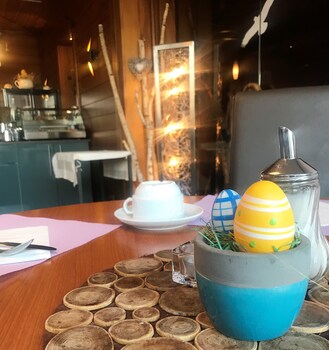 logis hotel restaurant aux trois roses