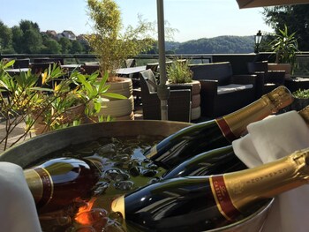 logis hotel restaurant aux trois roses