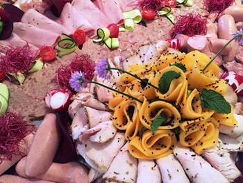 logis hotel restaurant aux trois roses