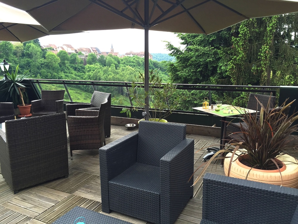 logis hotel restaurant aux trois roses