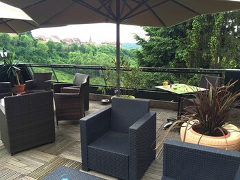 logis hotel restaurant aux trois roses