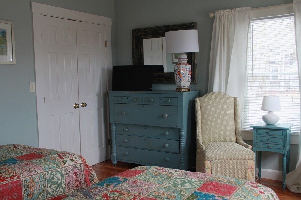 An English Garden Bed & Breakfast,Dennis Port>>Dennis,3 star