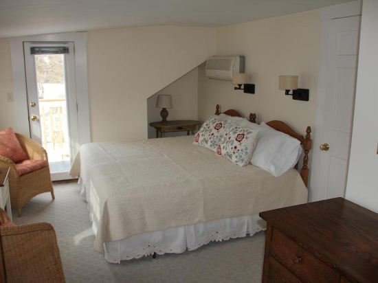 An English Garden Bed & Breakfast,Dennis Port>>Dennis,3 star