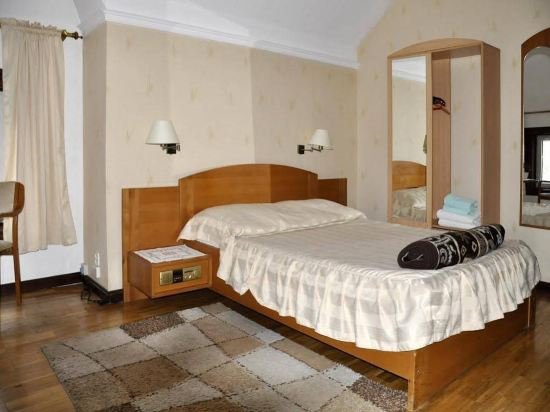Daria Dworek Mysliwski Hotel,Lódz>>Lodz,2 star