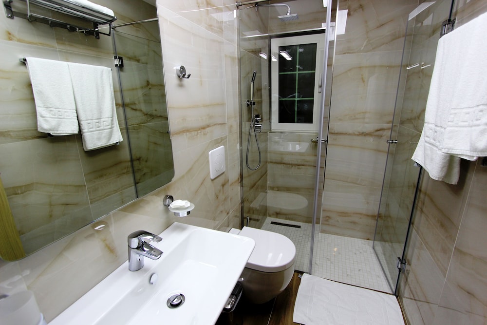 capital tirana hotel