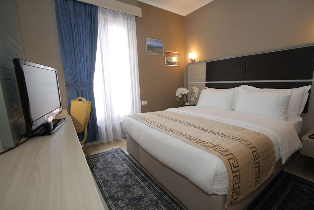 capital tirana hotel