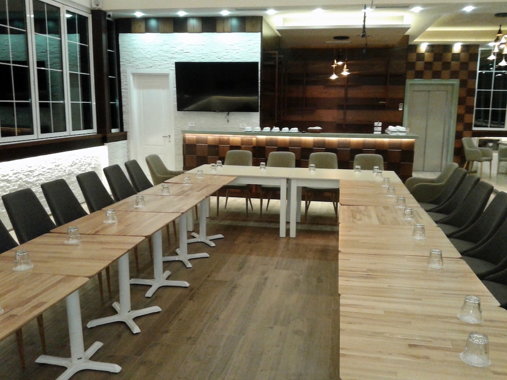 capital tirana hotel