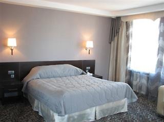 Hotel Kaiserhof,Near Honey Bridge,4 star