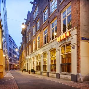 Hotel V Nesplein,Nes 49 Amsterdam, 1012 Kd - The Netherlands,4 star