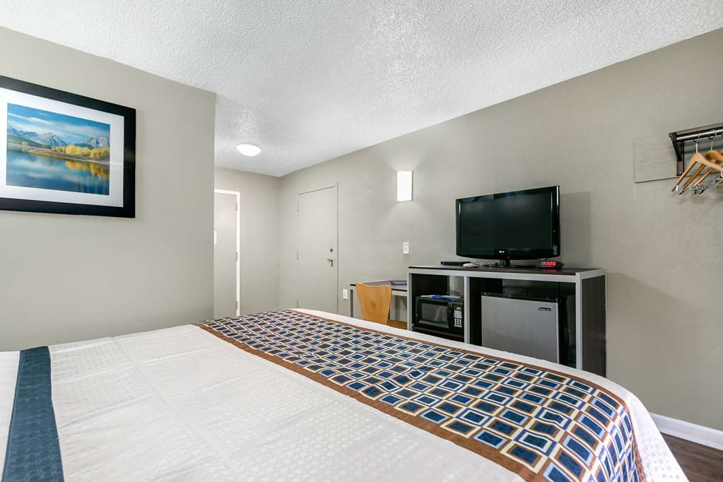 rodeway inn bristol near sesame place