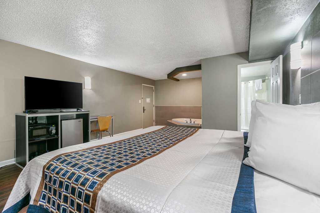 rodeway inn bristol near sesame place