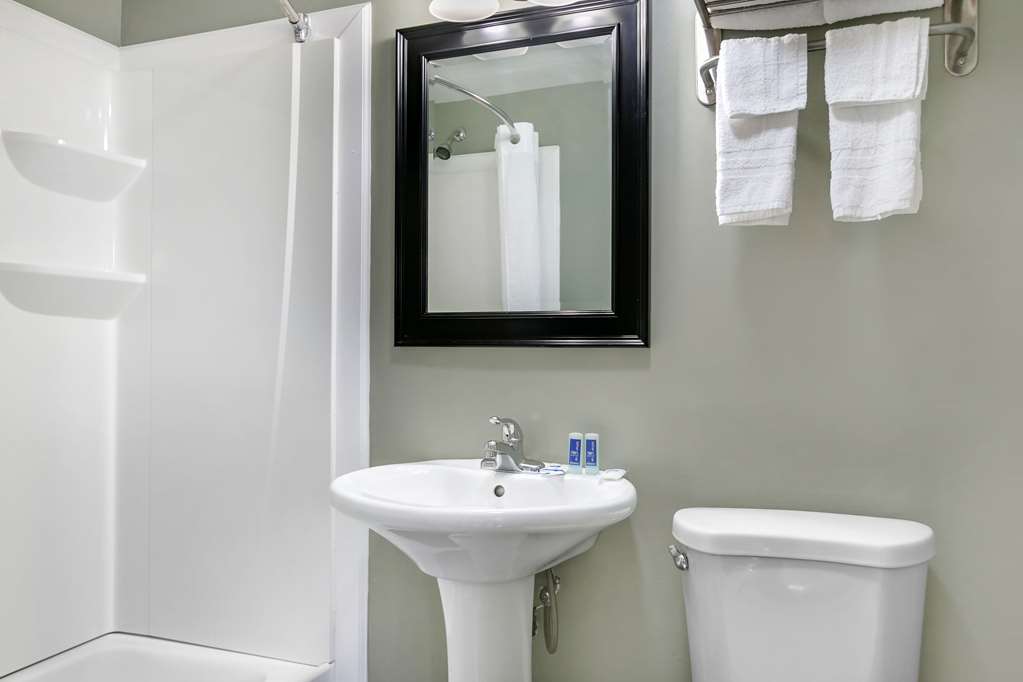 rodeway inn bristol near sesame place