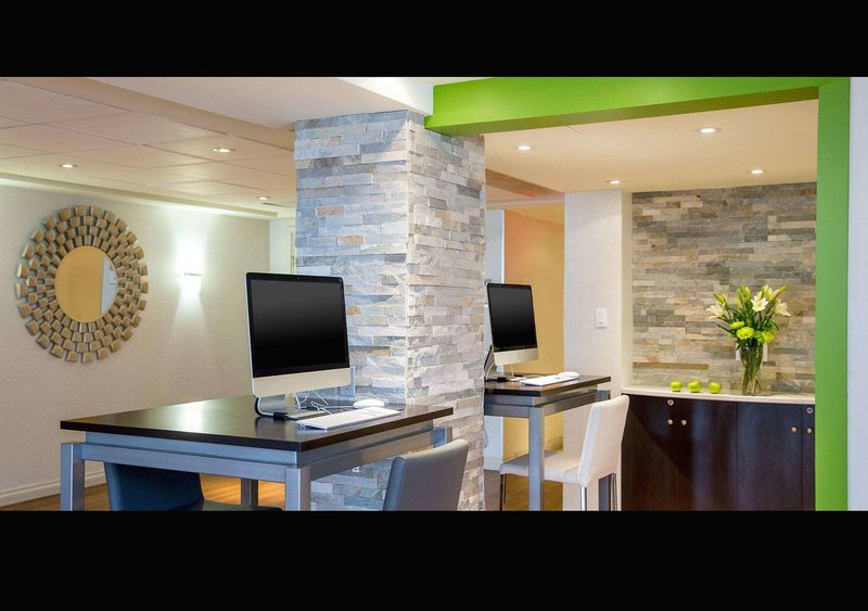 spark by hilton montreal brossard