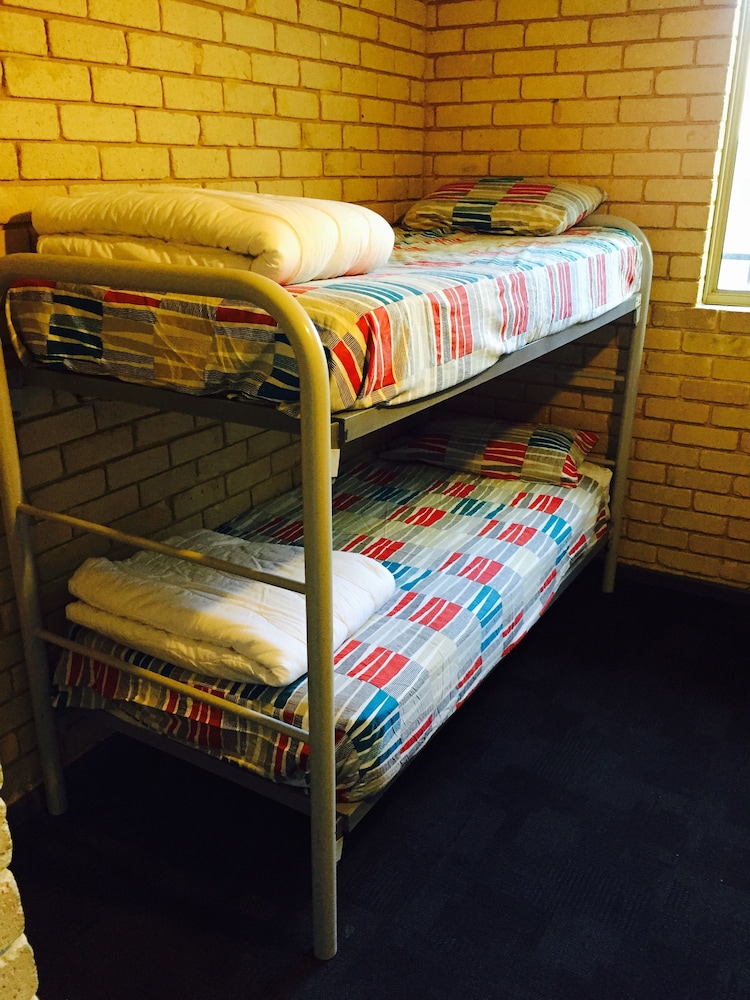 the shiralee hostel