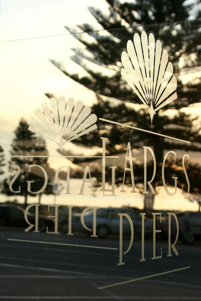 largs pier hotel motel